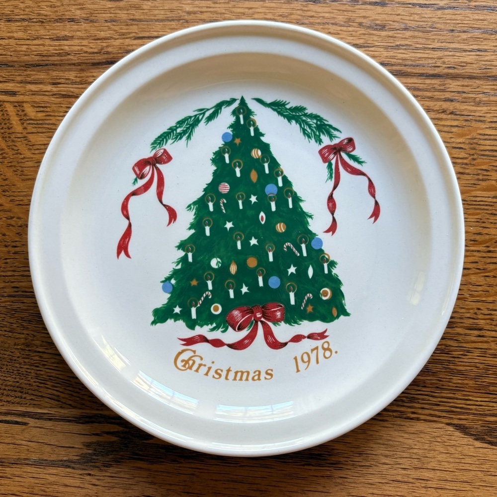 Vintage 1978 Lillian Vernon Christmas Tree Decorative Plate - Made in Ireland